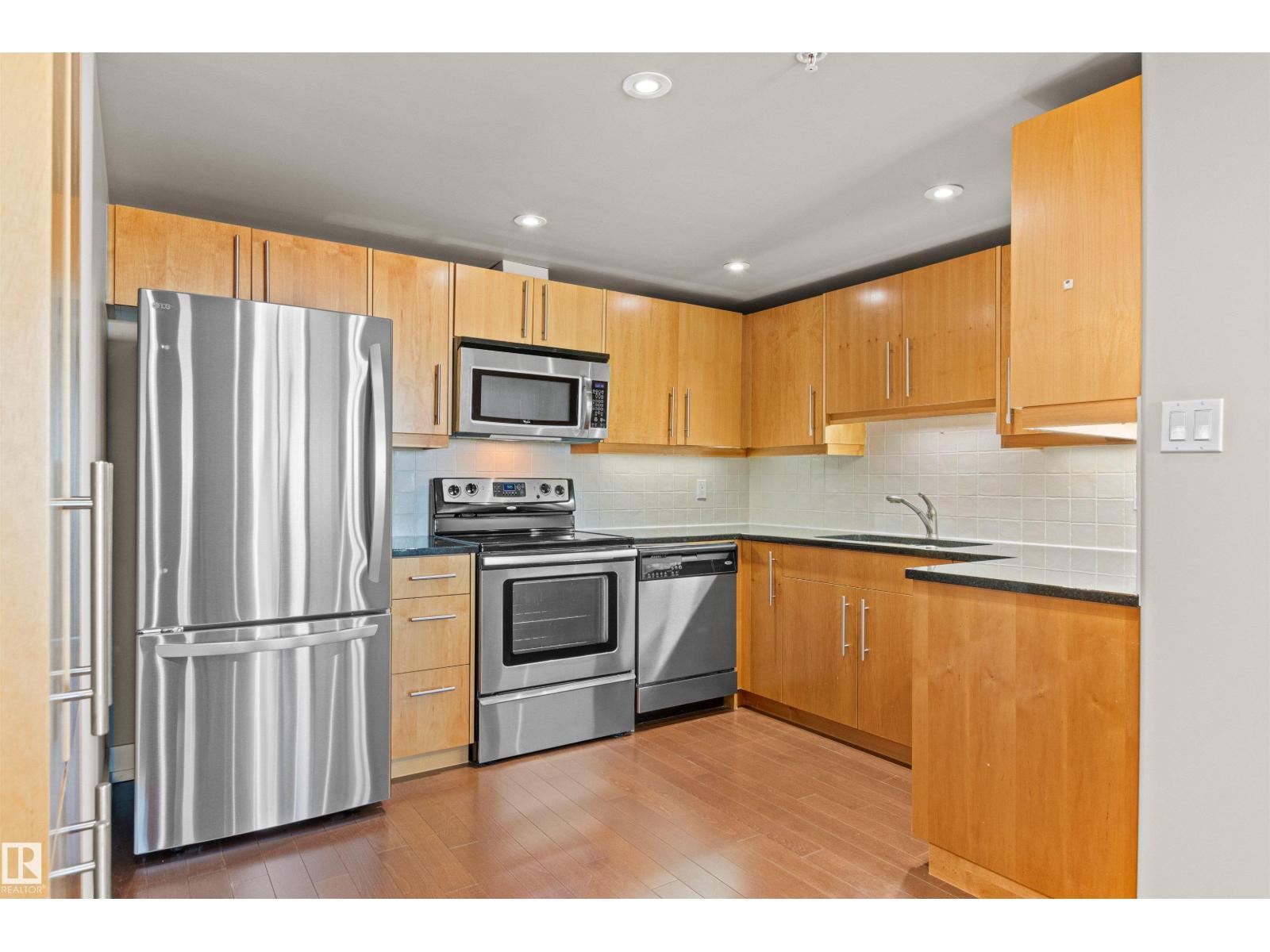 Photo 7 of 1003 6608 28 Av Nw, Edmonton AB