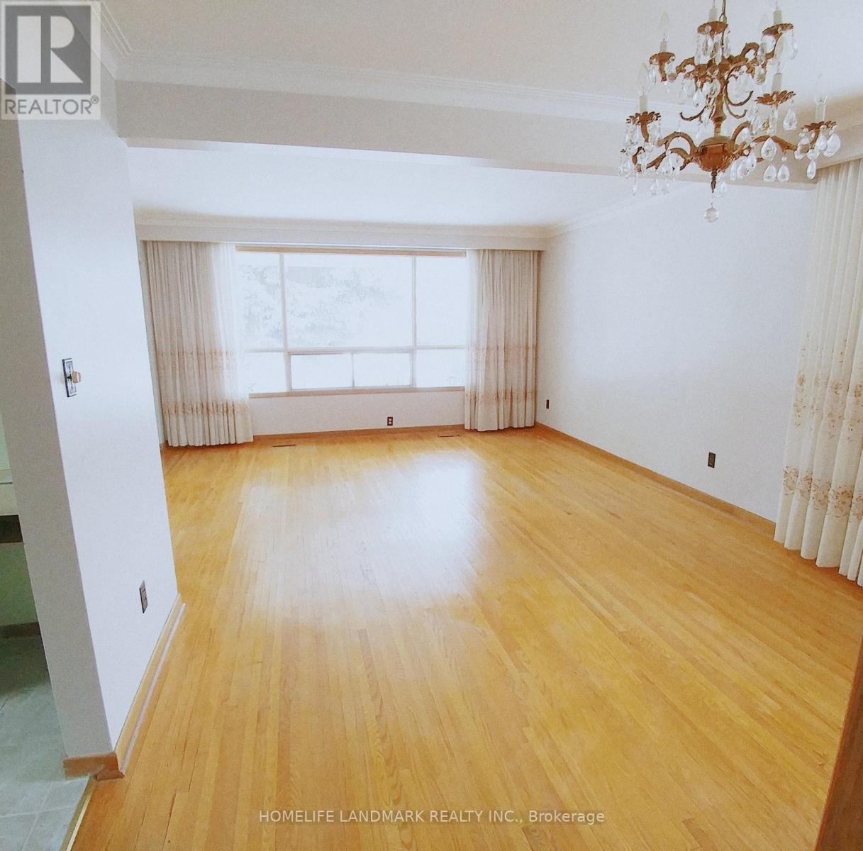 Photo 2 of 199 Pemberton Avenue, Toronto ON