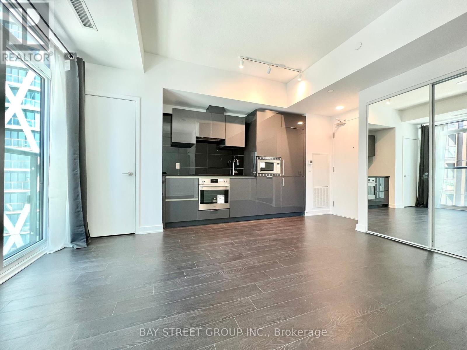 Photo 7 of 1618 121 St Patrick Street, Toronto ON
