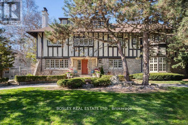 Photo 1 of 40 Castle Frank Crescent, Toronto ON
