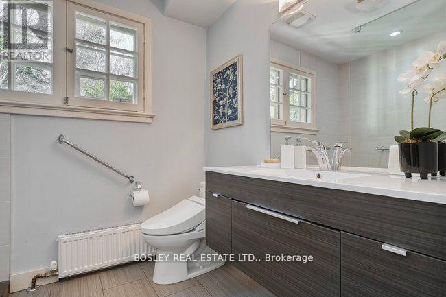 Photo 13 of 40 Castle Frank Crescent, Toronto ON