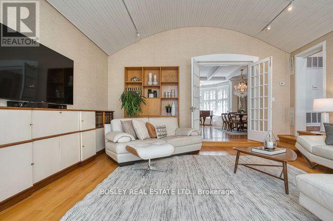 Photo 18 of 40 Castle Frank Crescent, Toronto ON