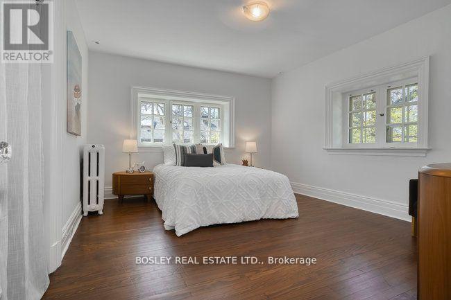 Photo 27 of 40 Castle Frank Crescent, Toronto ON