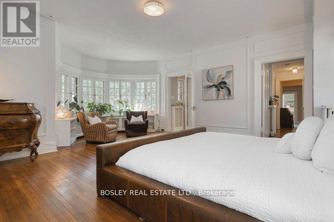 Photo 34 of 40 Castle Frank Crescent, Toronto ON