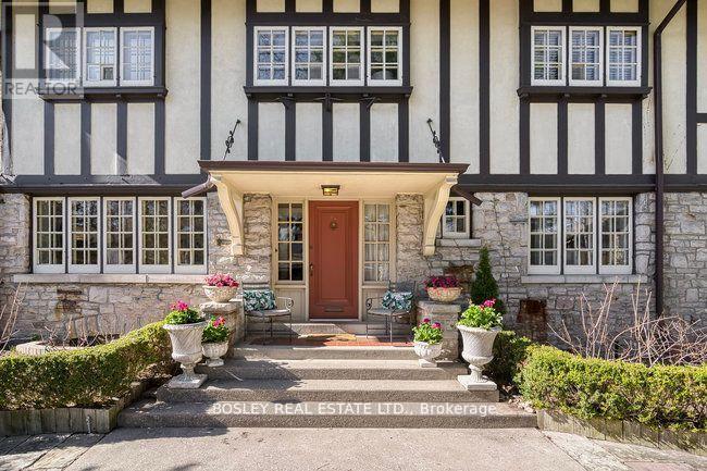 Photo 6 of 40 Castle Frank Crescent, Toronto ON