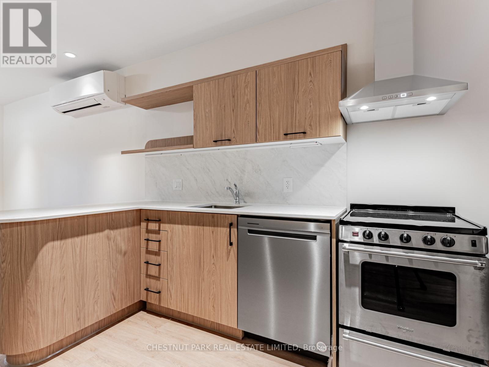 Photo 5 of 2 2528 Yonge Street, Toronto ON