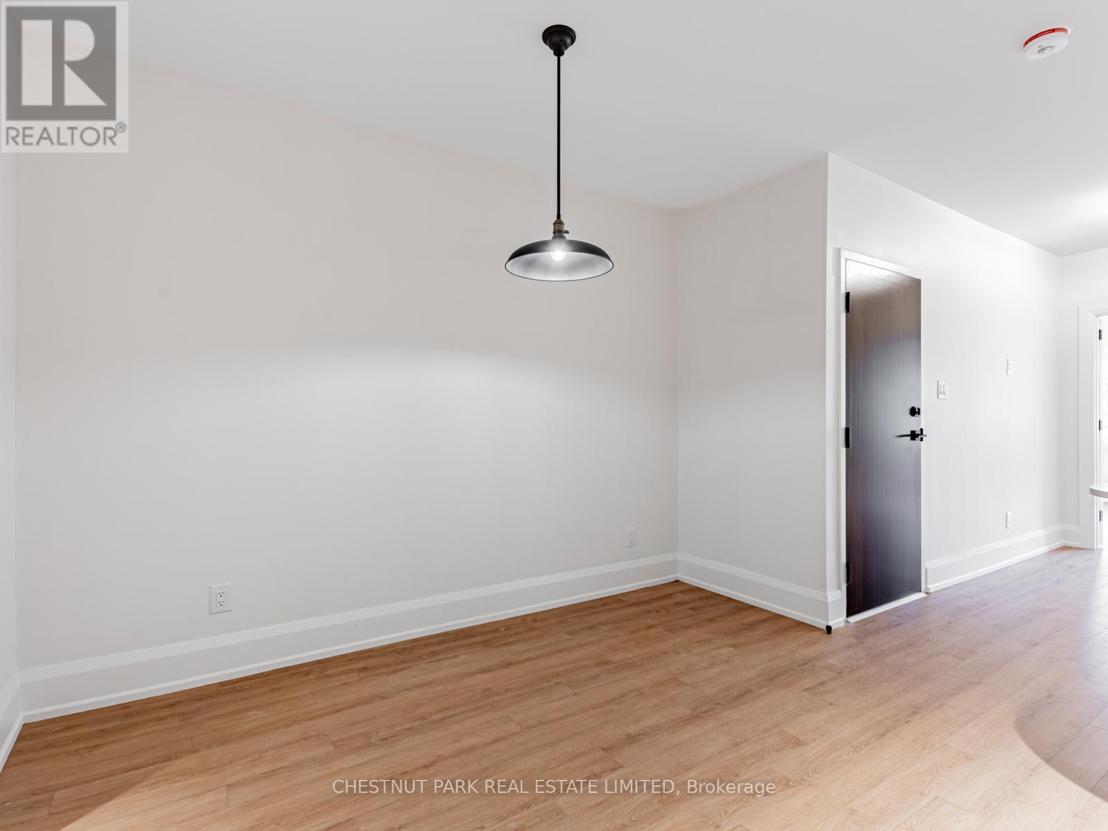 Photo 6 of 2 2528 Yonge Street, Toronto ON