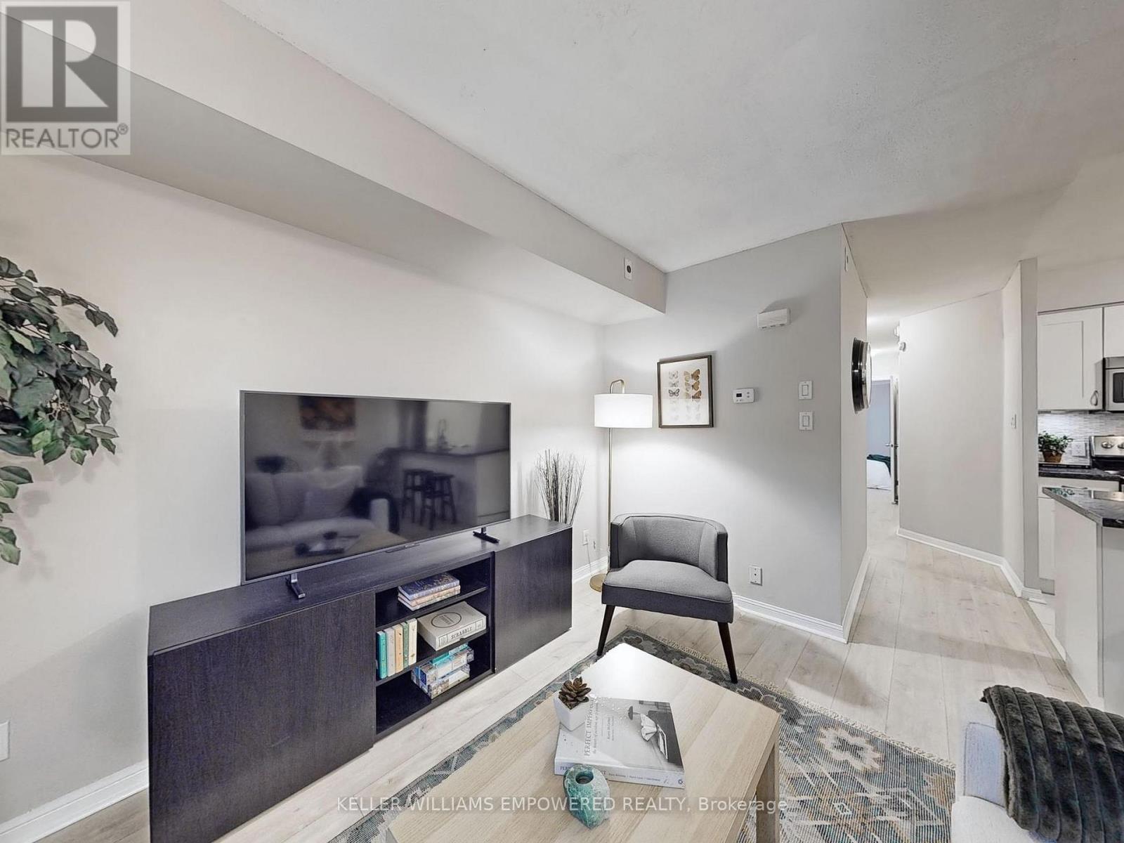 Photo 8 of 701 7 Sudbury Street N, Toronto ON