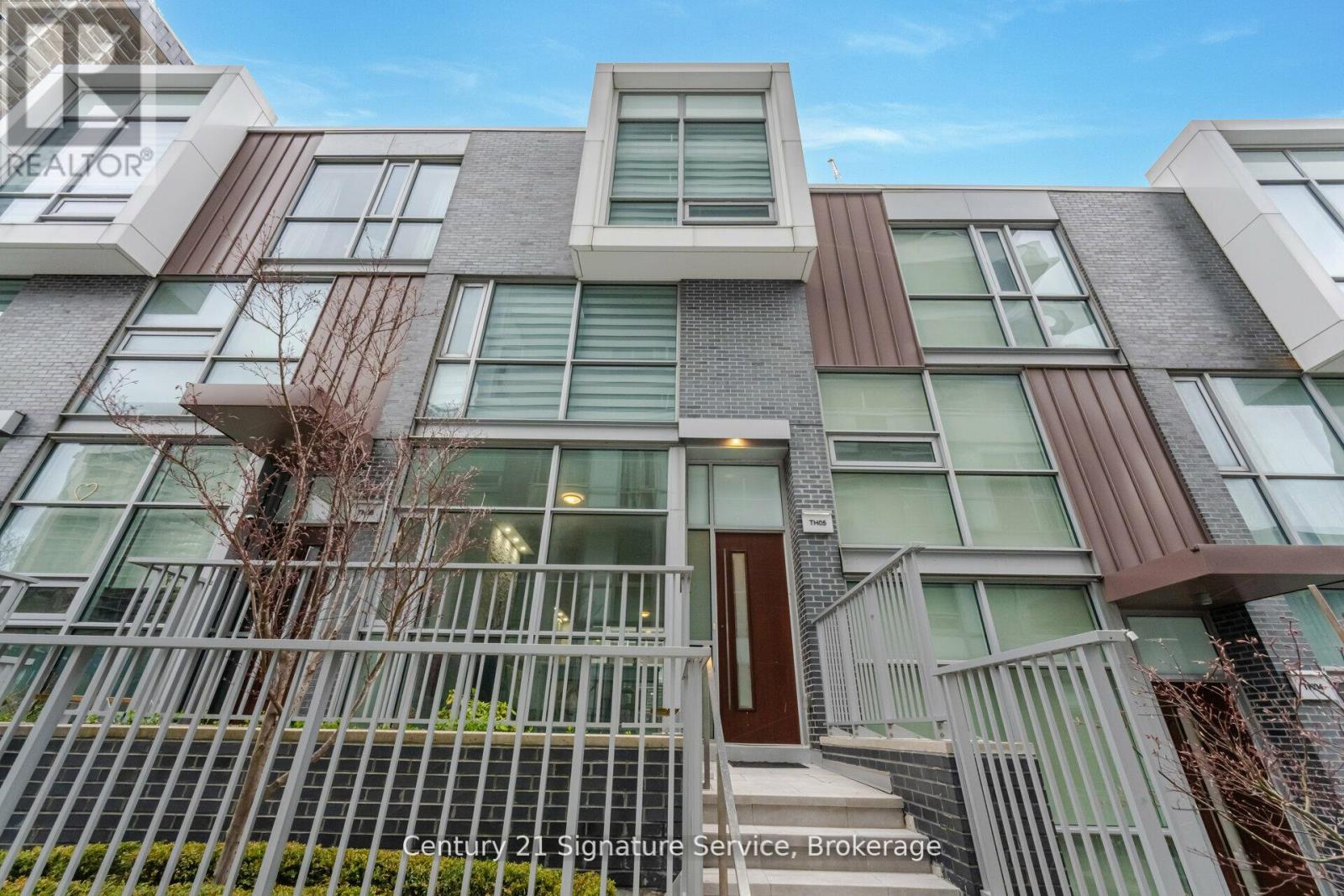Photo 1 of Th 05 101 Erskine Avenue, Toronto ON