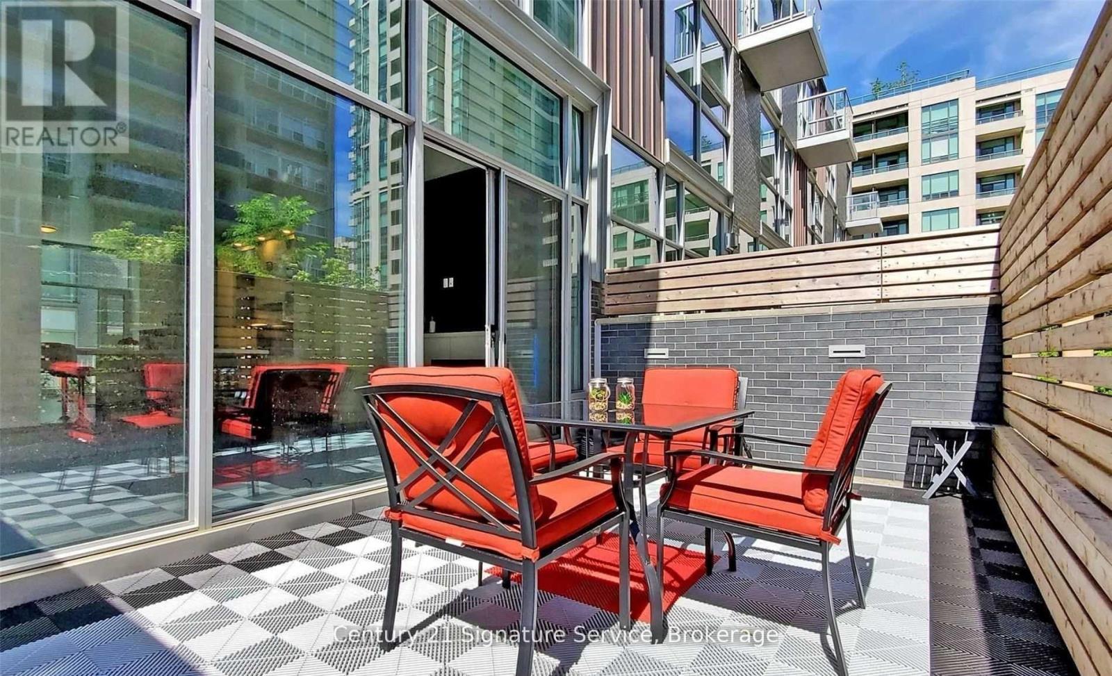 Photo 10 of Th 05 101 Erskine Avenue, Toronto ON
