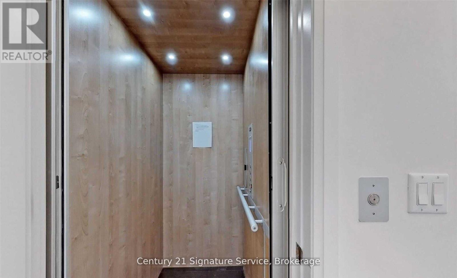 Photo 12 of Th 05 101 Erskine Avenue, Toronto ON
