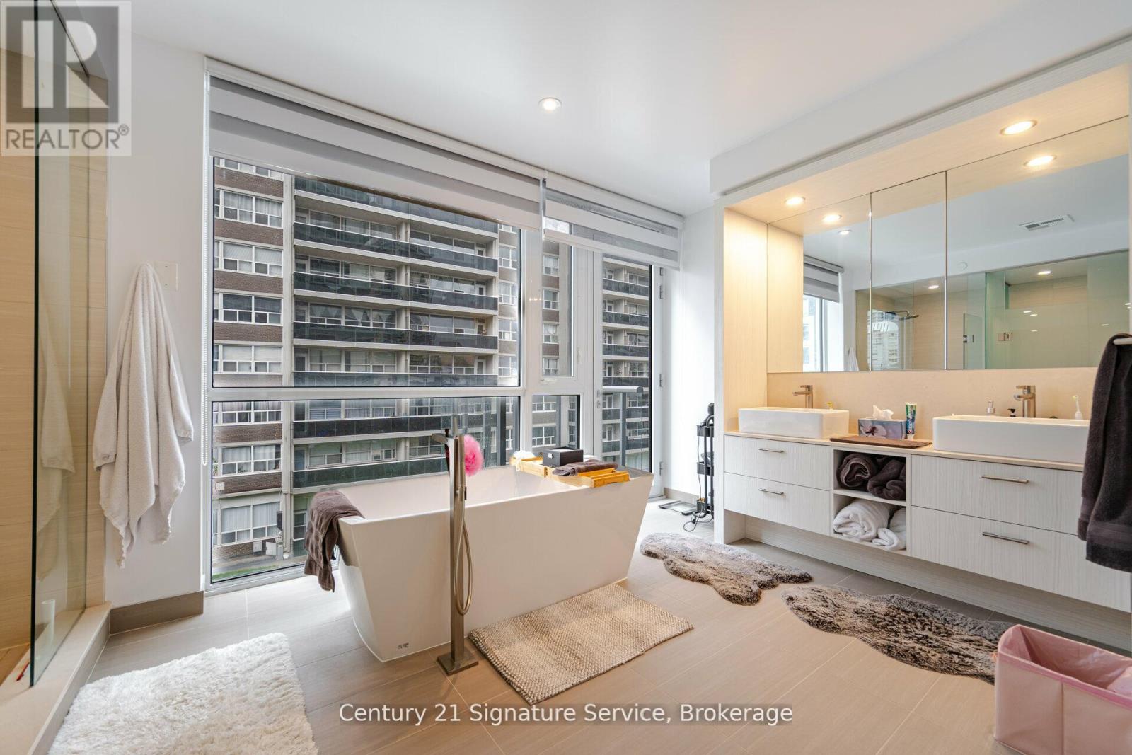 Photo 15 of Th 05 101 Erskine Avenue, Toronto ON
