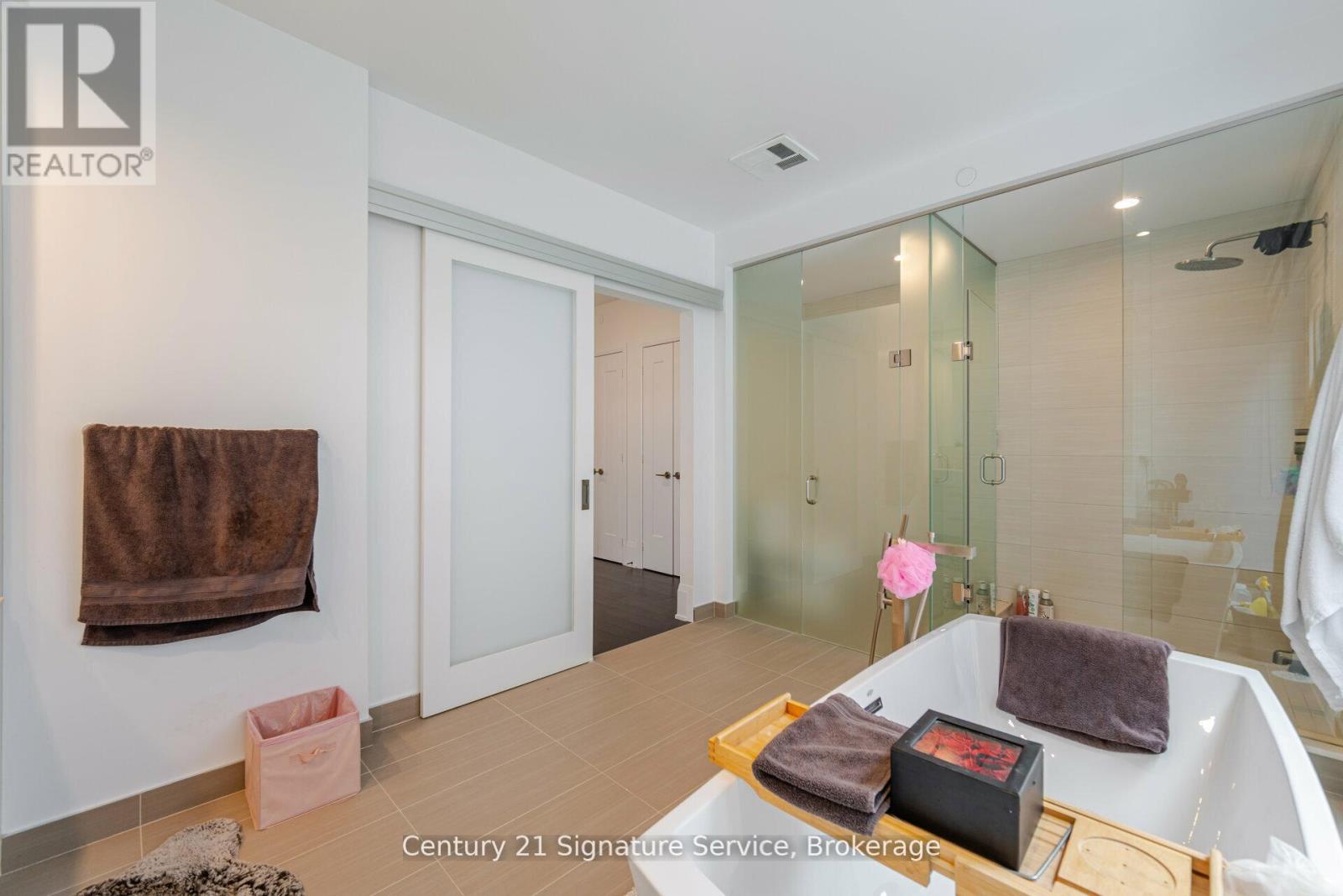 Photo 16 of Th 05 101 Erskine Avenue, Toronto ON