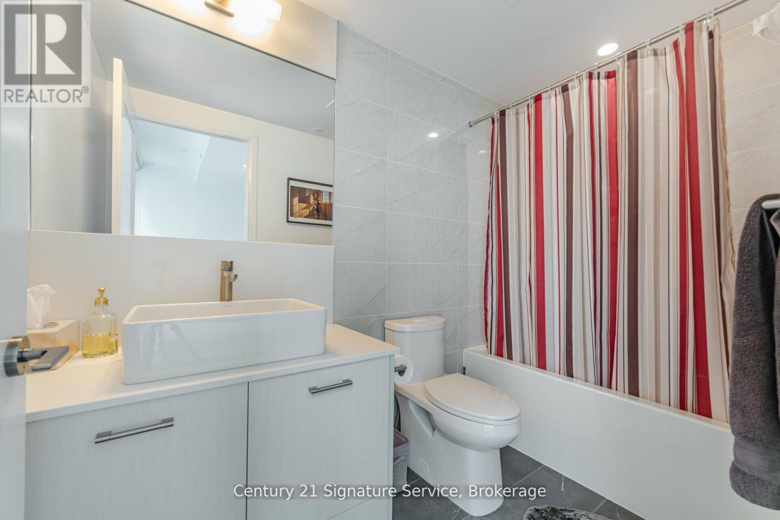 Photo 18 of Th 05 101 Erskine Avenue, Toronto ON