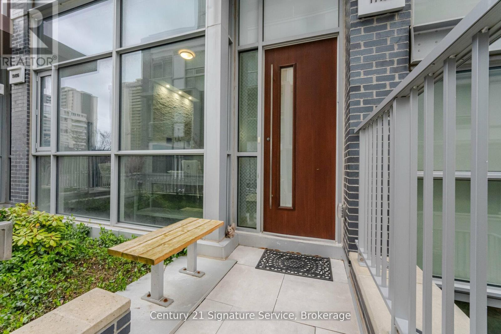 Photo 2 of Th 05 101 Erskine Avenue, Toronto ON