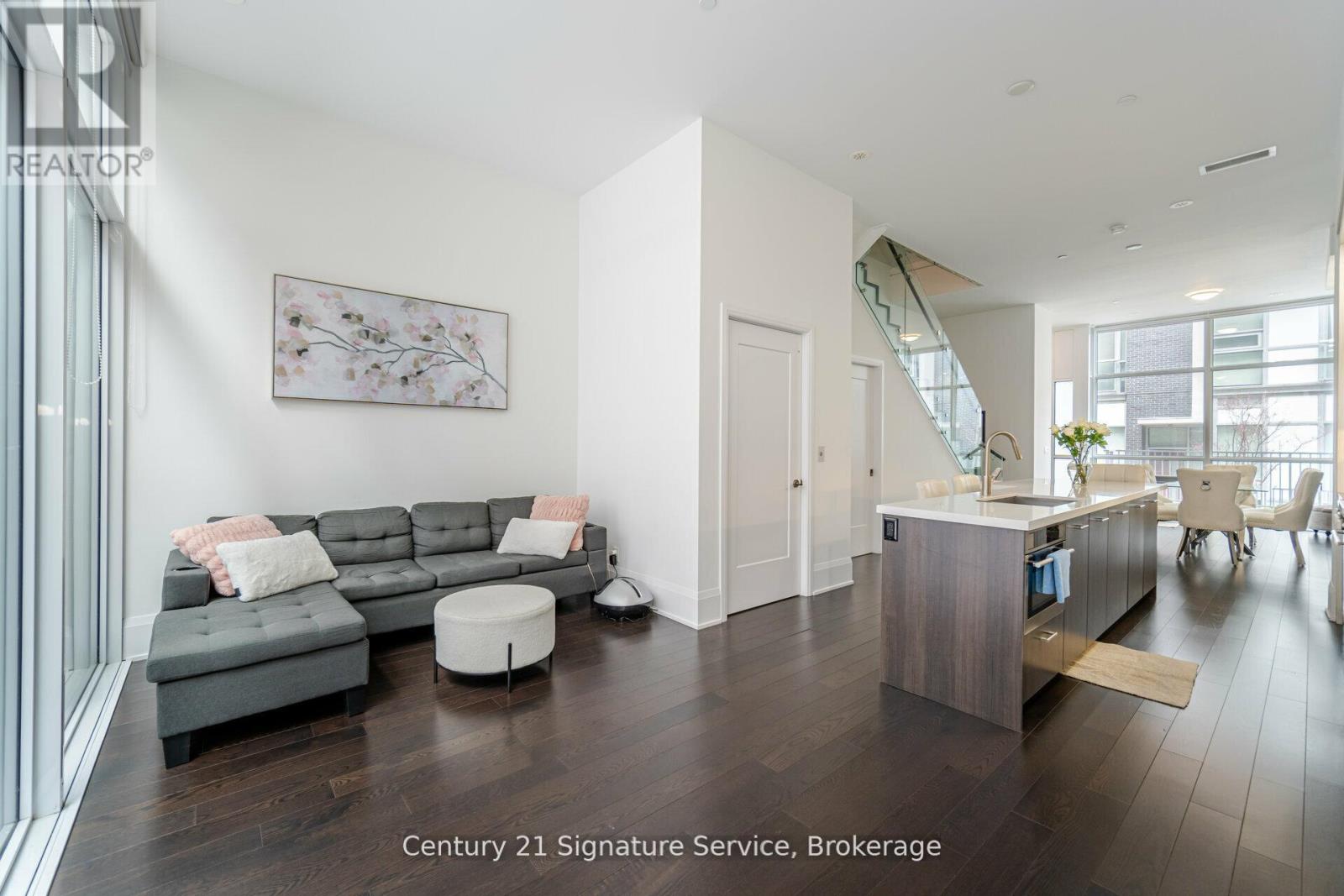 Photo 8 of Th 05 101 Erskine Avenue, Toronto ON