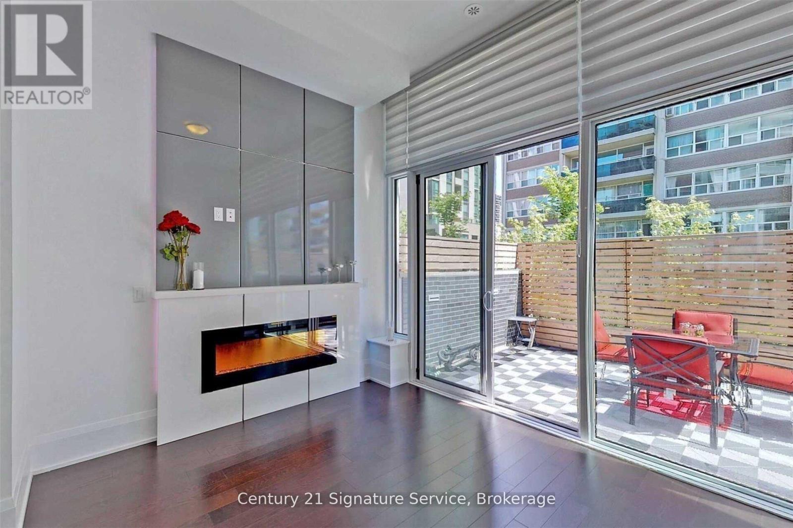 Photo 9 of Th 05 101 Erskine Avenue, Toronto ON