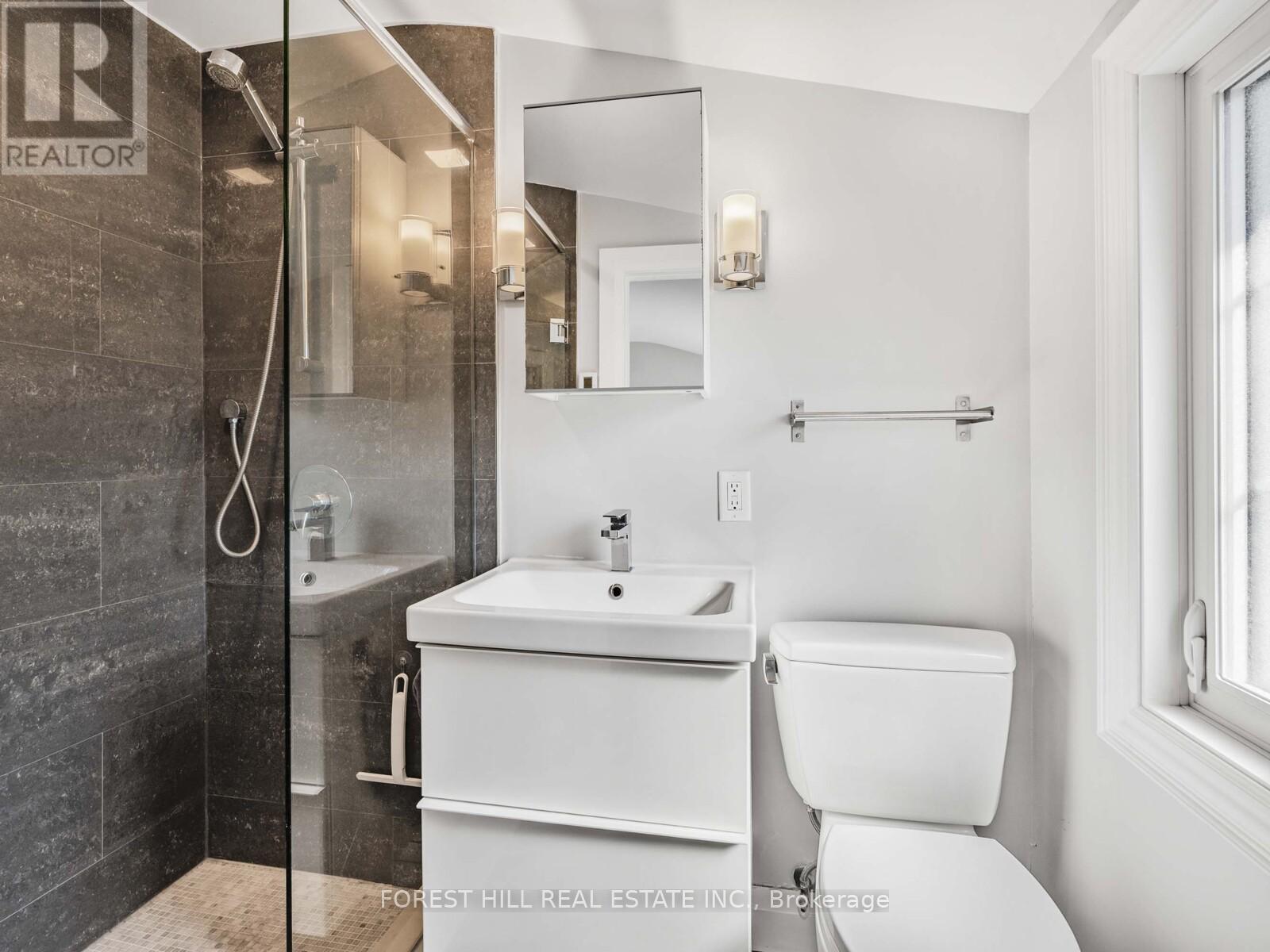 Photo 11 of 183 Wychwood Avenue, Toronto ON