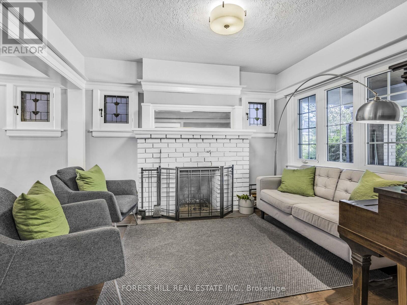 Photo 3 of 183 Wychwood Avenue, Toronto ON
