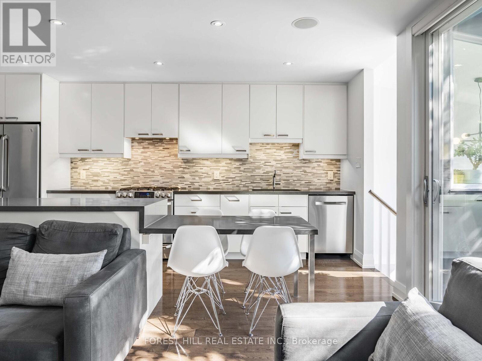 Photo 5 of 183 Wychwood Avenue, Toronto ON