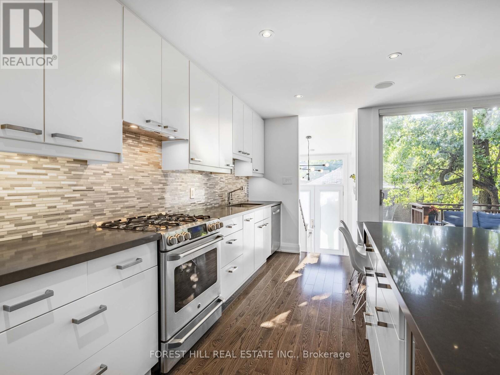 Photo 7 of 183 Wychwood Avenue, Toronto ON