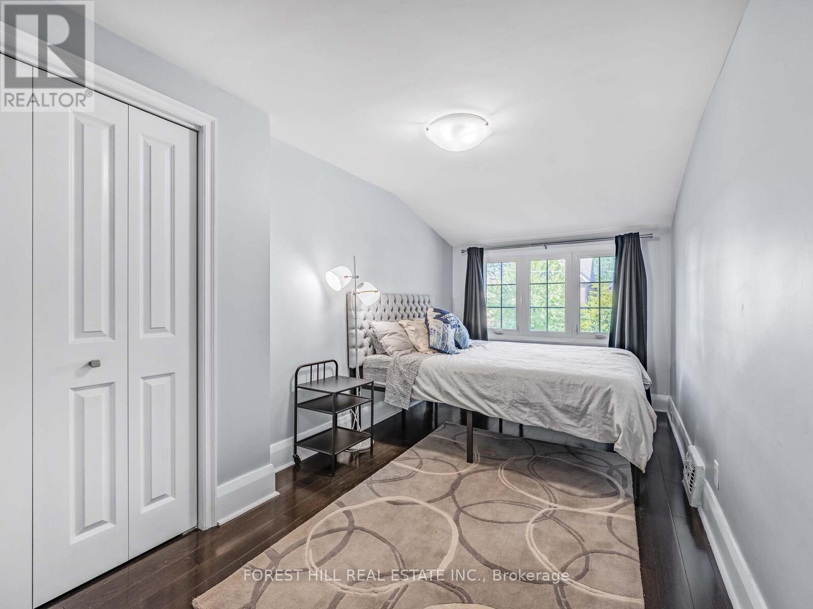 Photo 9 of 183 Wychwood Avenue, Toronto ON