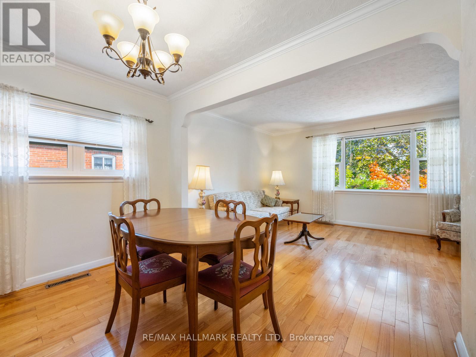 Photo 11 of 60 Greylawn Crescent, Toronto ON
