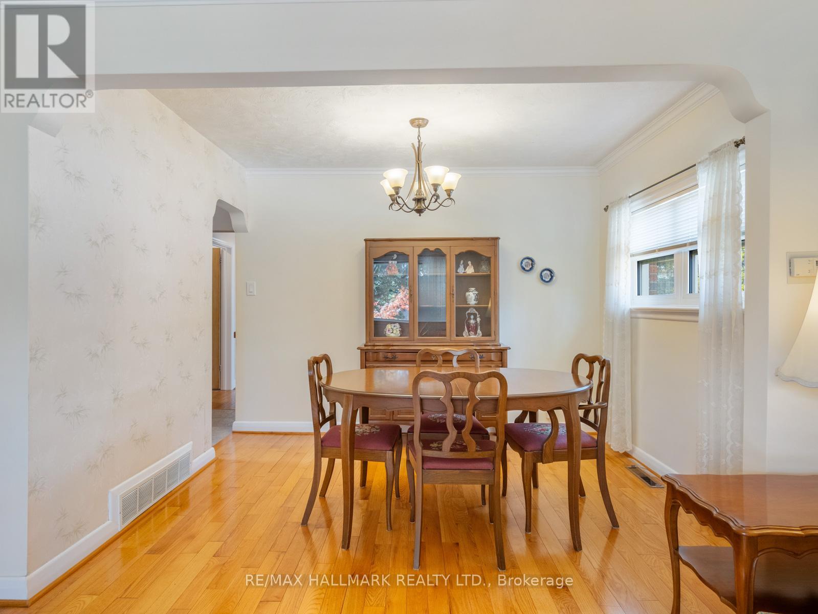 Photo 12 of 60 Greylawn Crescent, Toronto ON