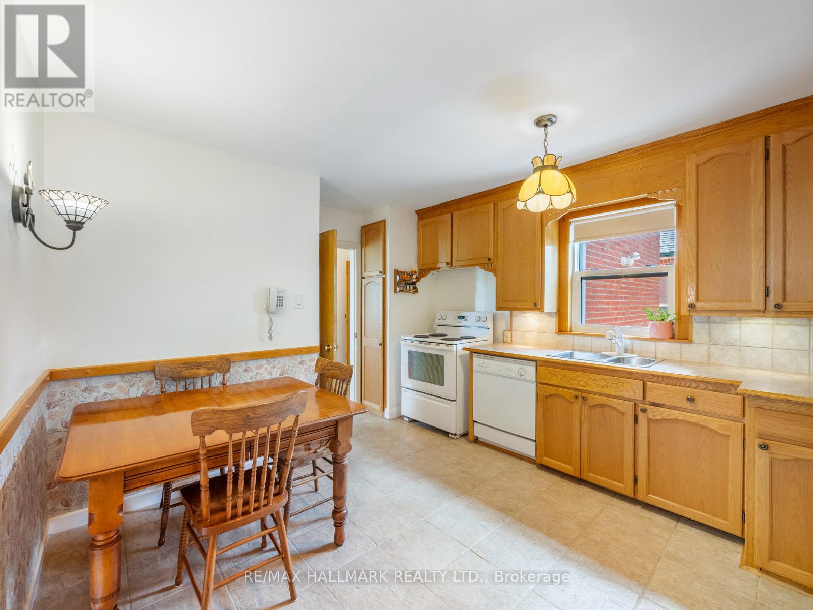 Photo 15 of 60 Greylawn Crescent, Toronto ON