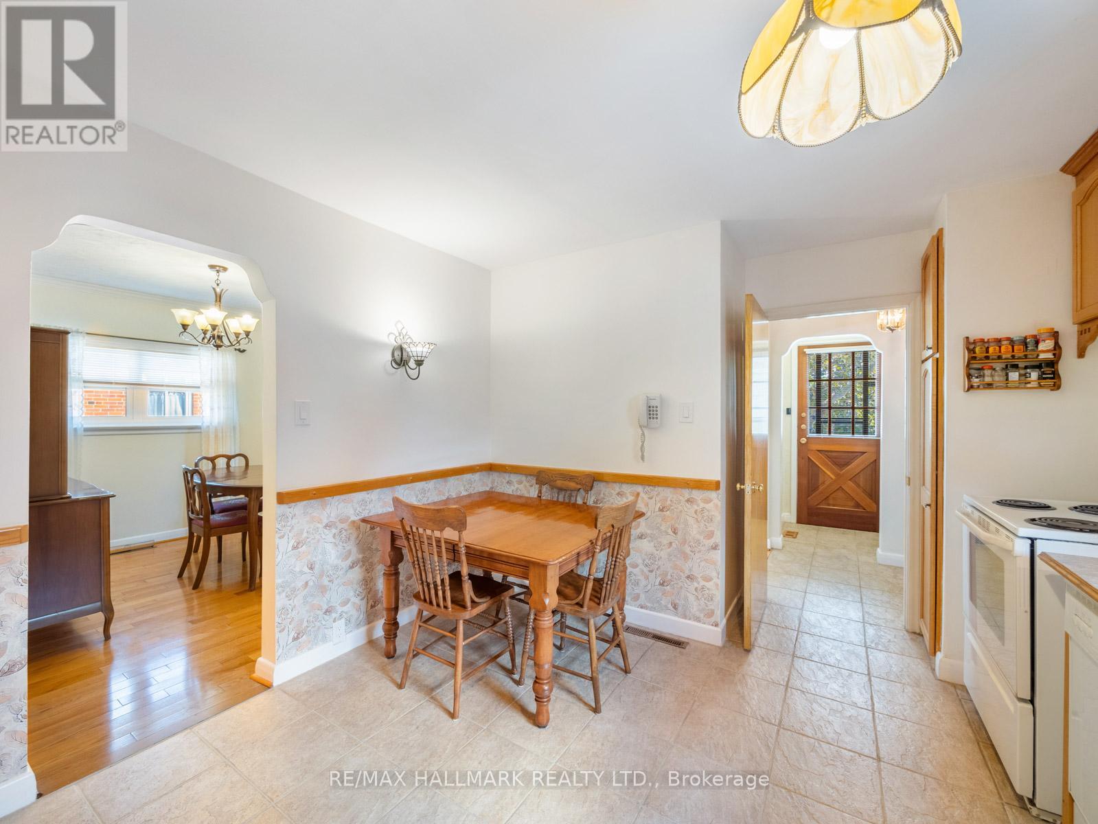 Photo 18 of 60 Greylawn Crescent, Toronto ON