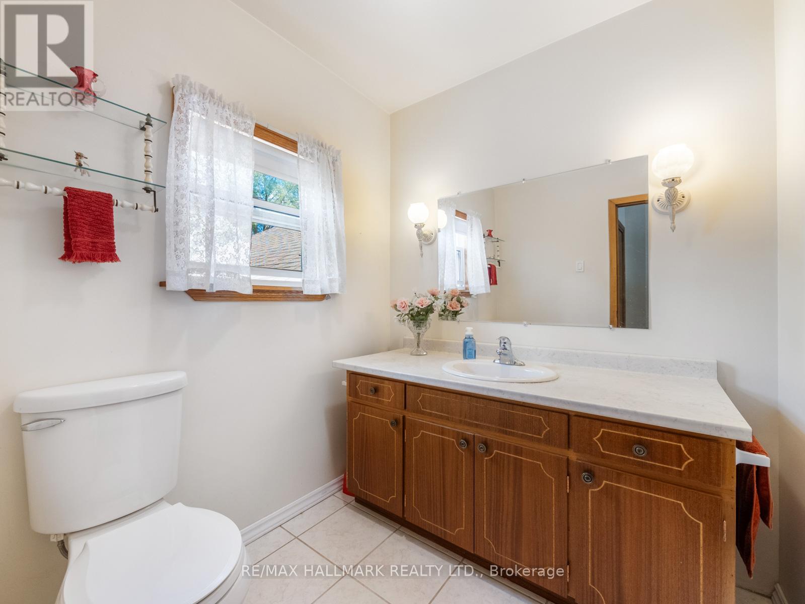 Photo 22 of 60 Greylawn Crescent, Toronto ON