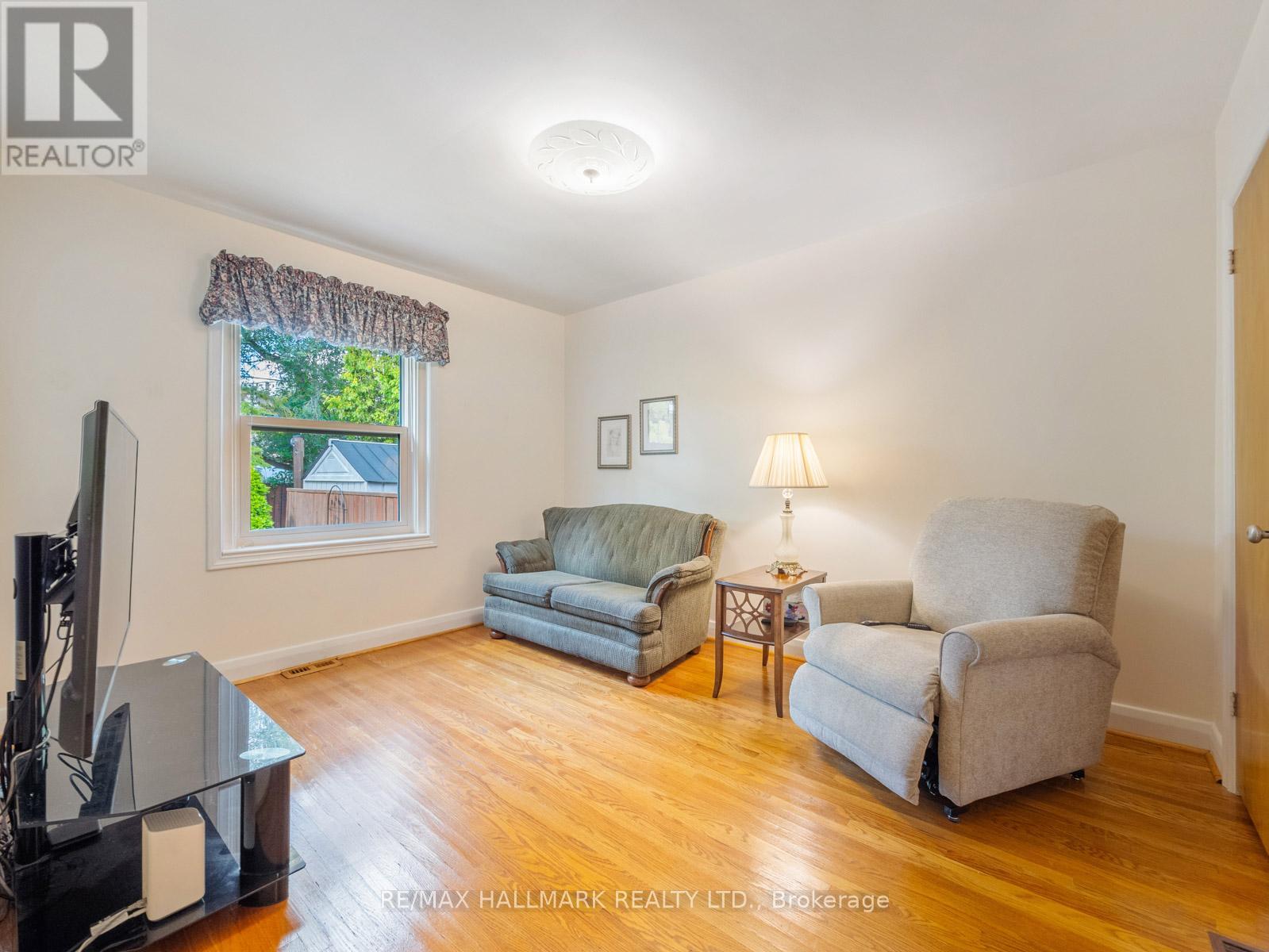 Photo 24 of 60 Greylawn Crescent, Toronto ON