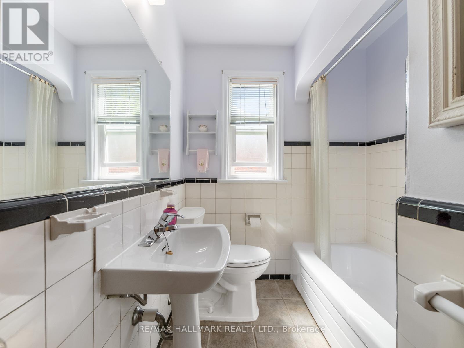 Photo 26 of 60 Greylawn Crescent, Toronto ON