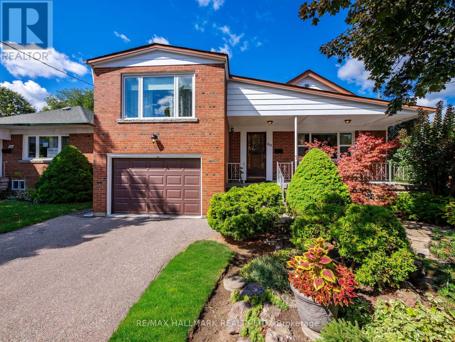 Photo 3 of 60 Greylawn Crescent, Toronto ON