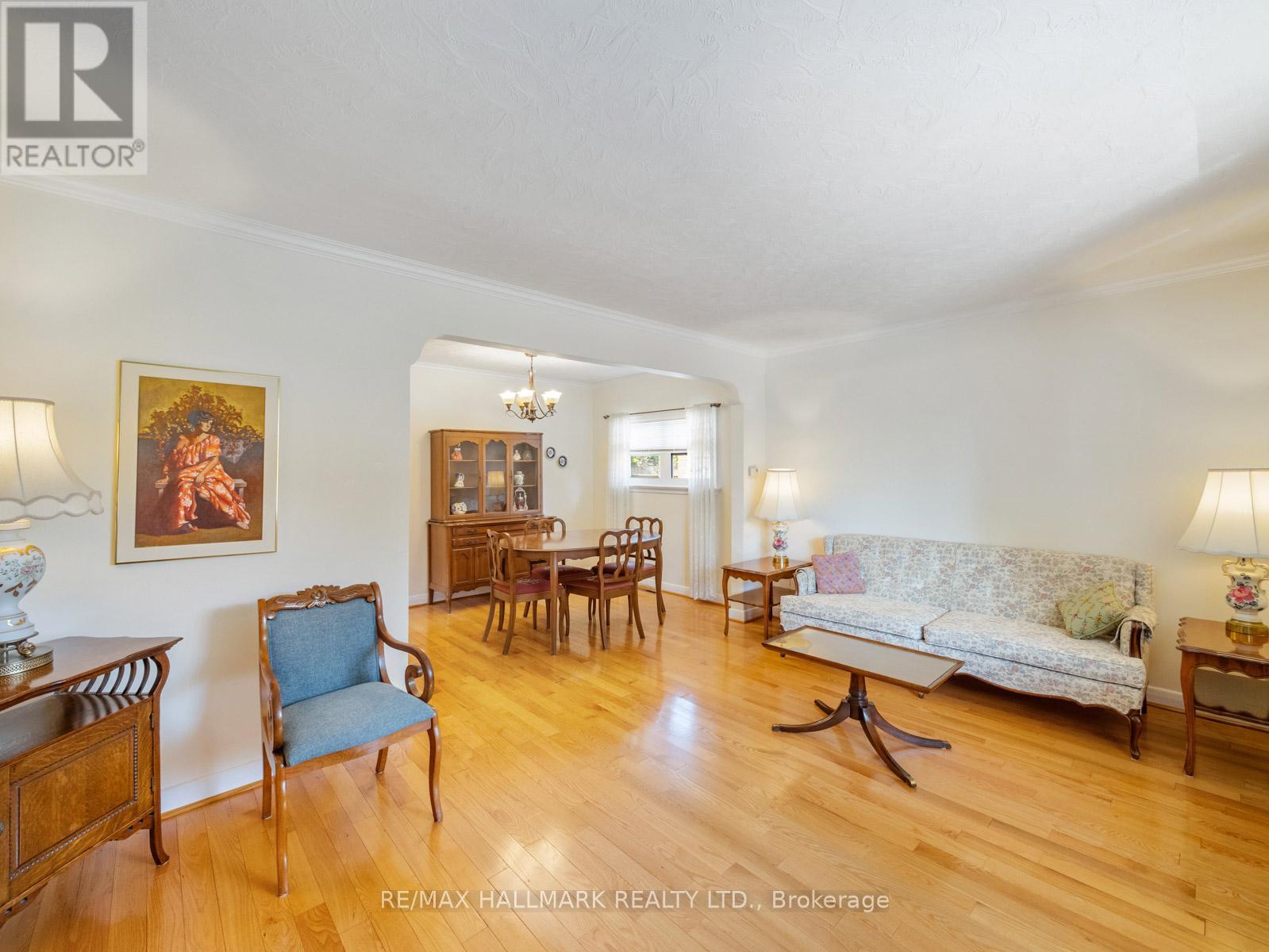Photo 9 of 60 Greylawn Crescent, Toronto ON