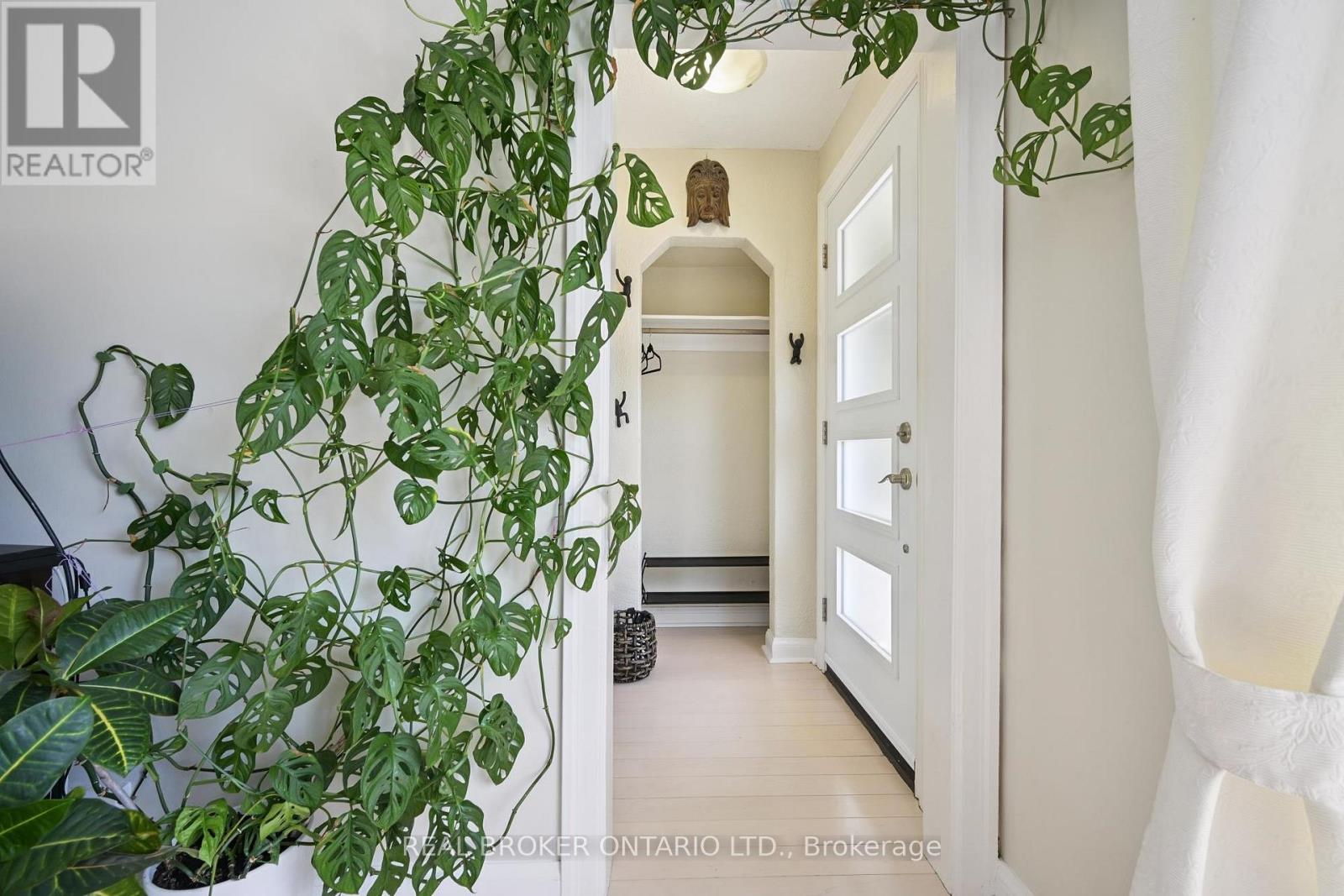 Photo 4 of 28 Galbraith Avenue, Toronto ON
