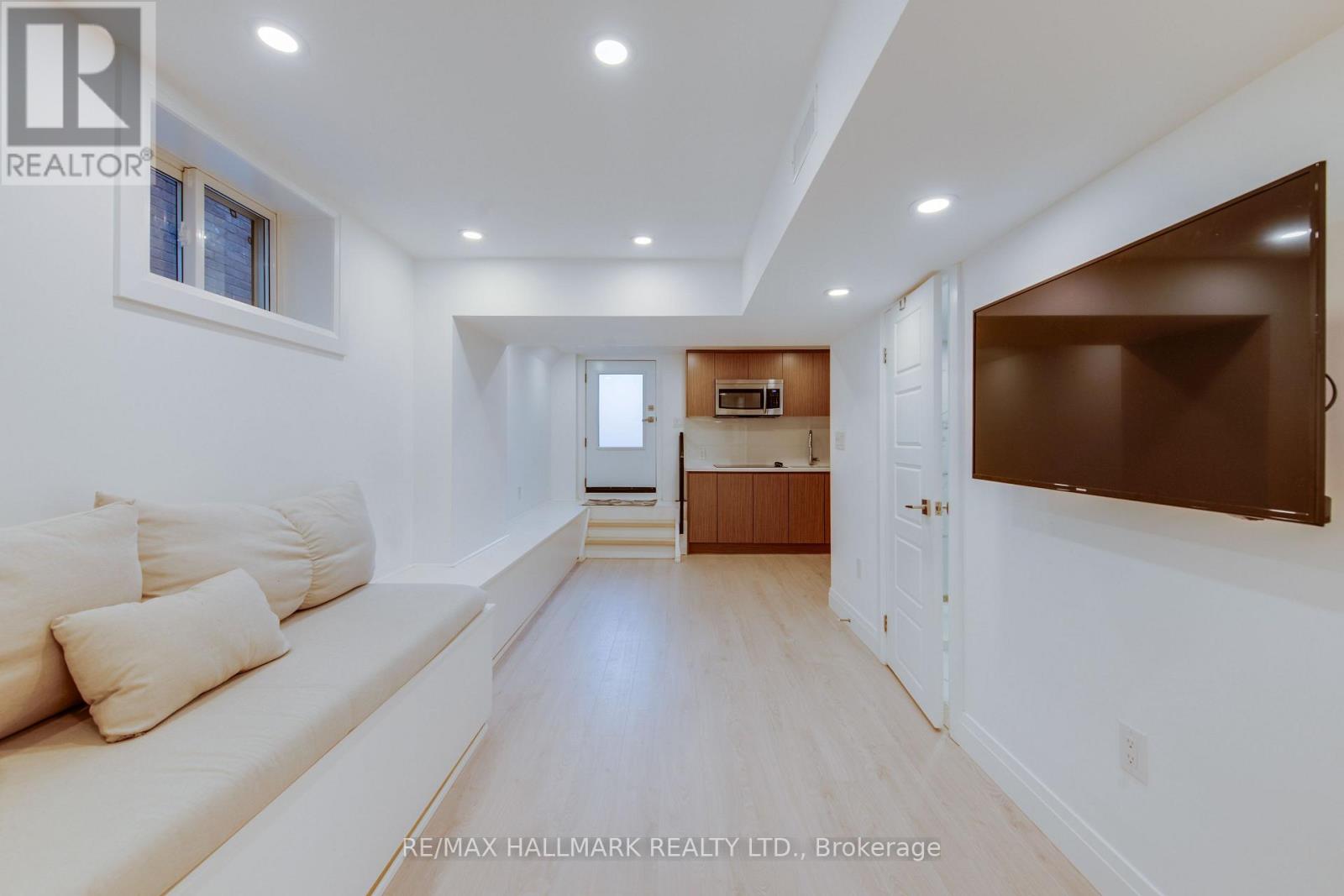 Photo 6 of Lower 210 Parkmount Road, Toronto ON