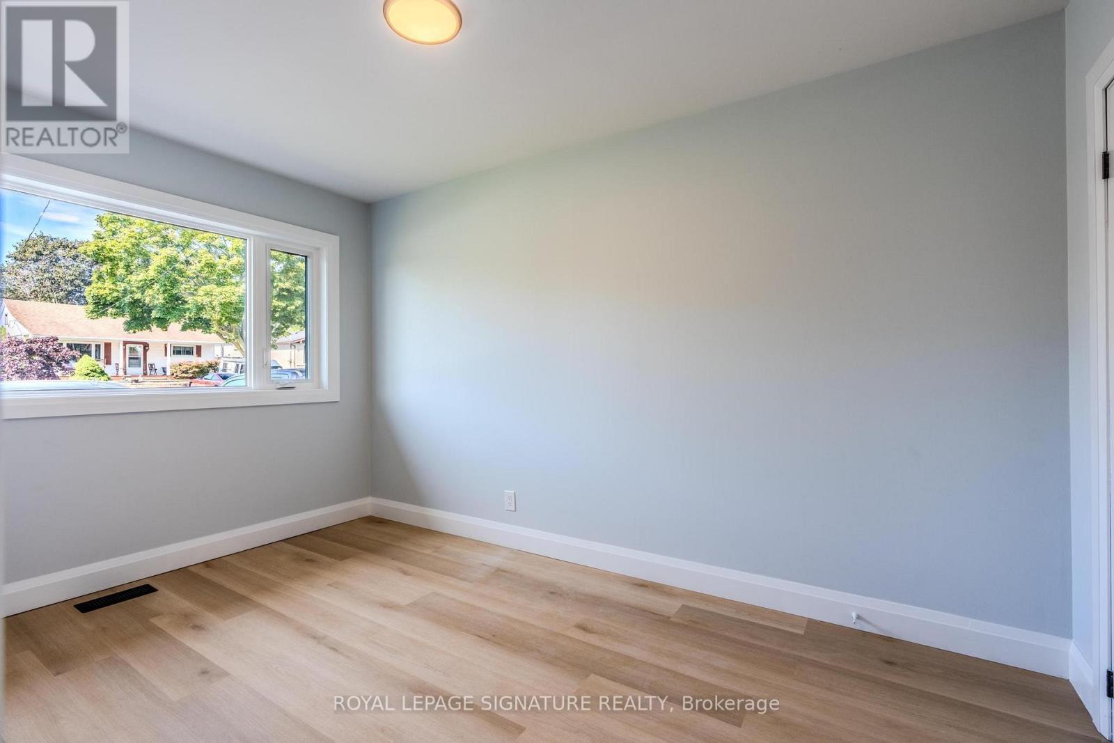Photo 18 of Main 1337 Cedar Street, Oshawa ON