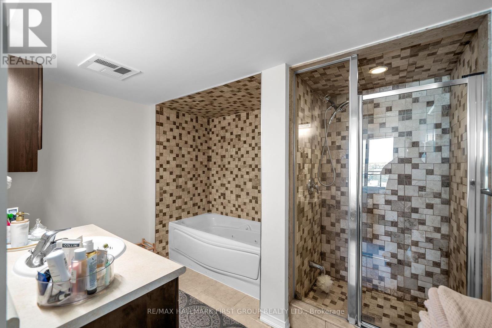 Photo 19 of 15 A 6 Rosebank Drive, Toronto ON