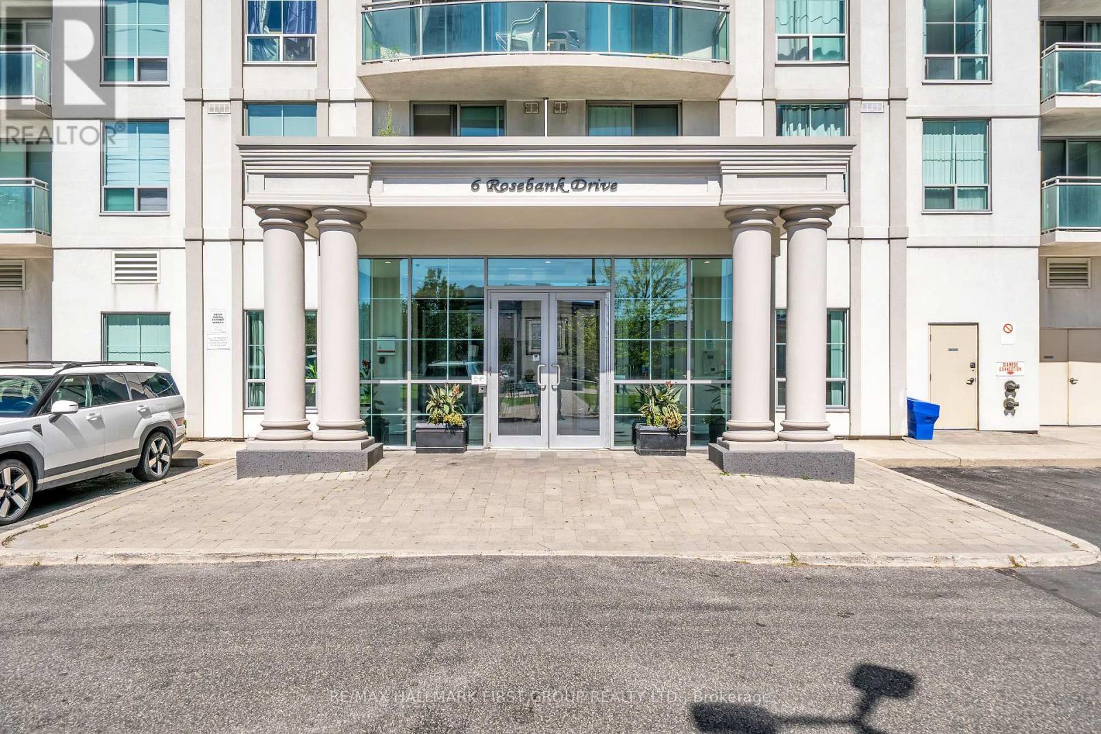 Photo 2 of 15 A 6 Rosebank Drive, Toronto ON