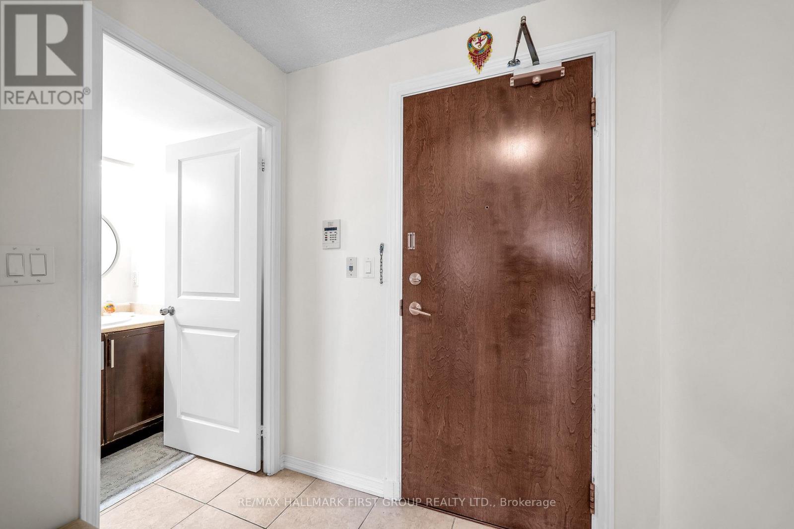 Photo 6 of 15 A 6 Rosebank Drive, Toronto ON
