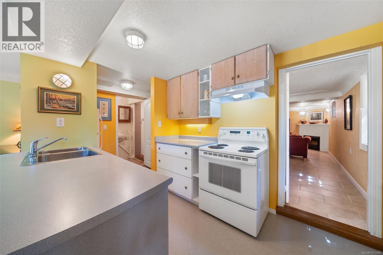 5932 West Saanich Road, Saanich