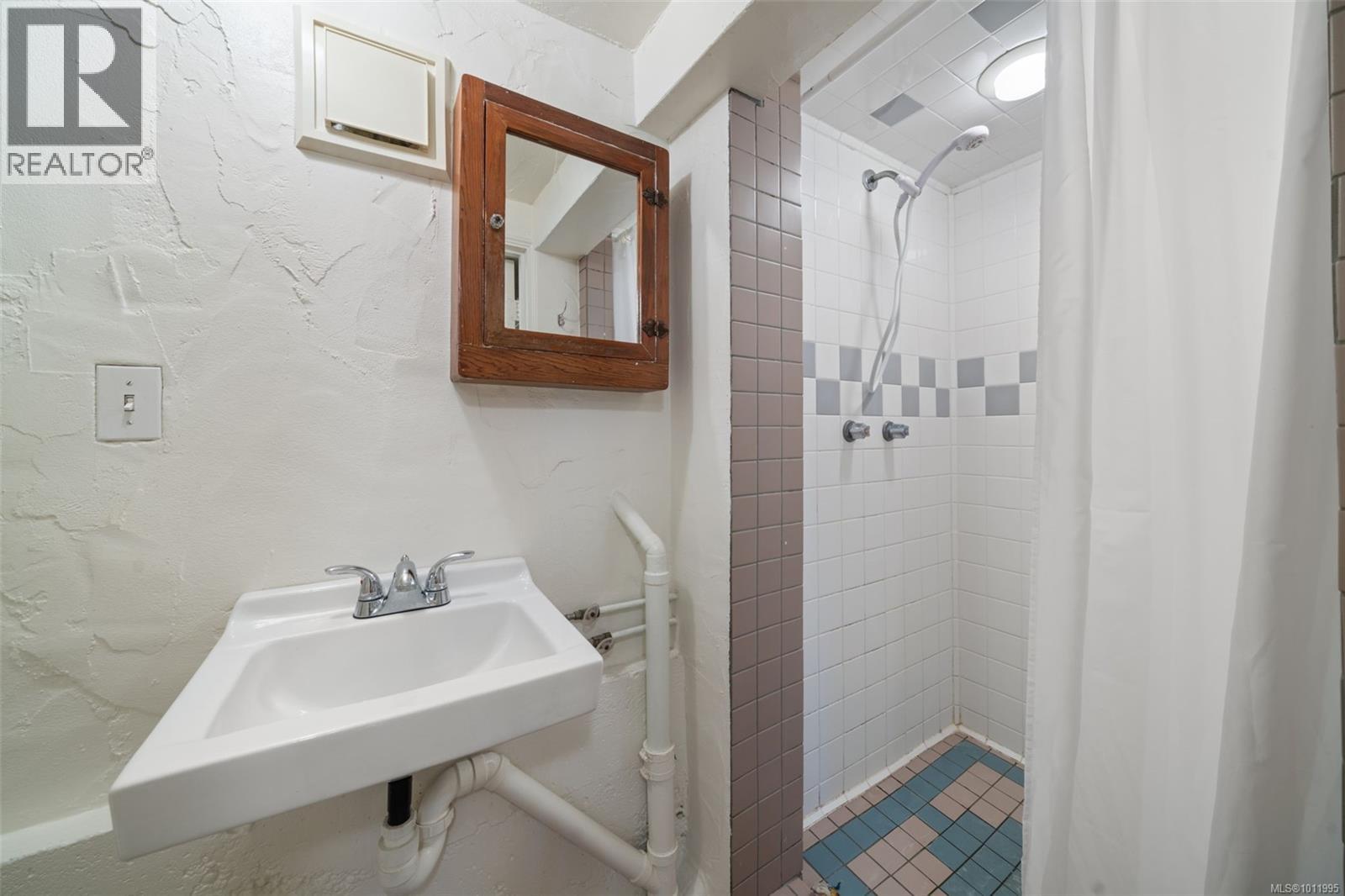  5932 West Saanich Road, Saanich