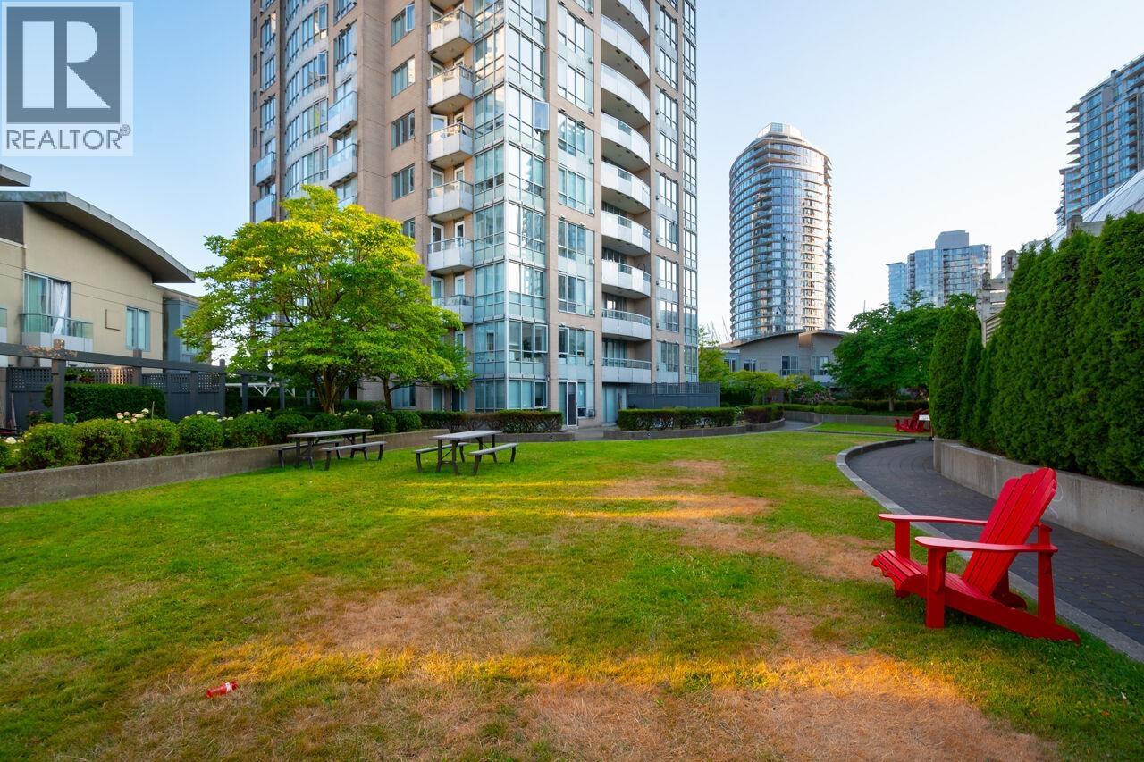 Photo 33 of 209 63 Keefer Place, Vancouver BC