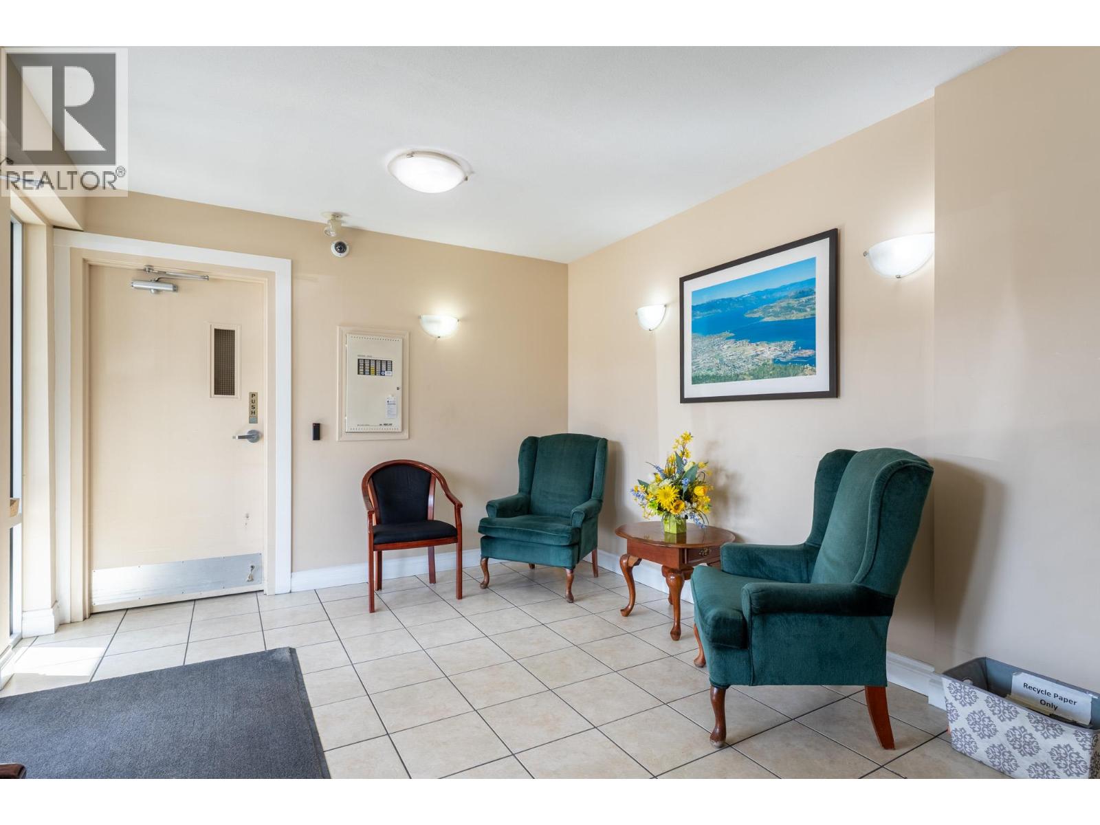 203 710 Rutland Road North, Kelowna