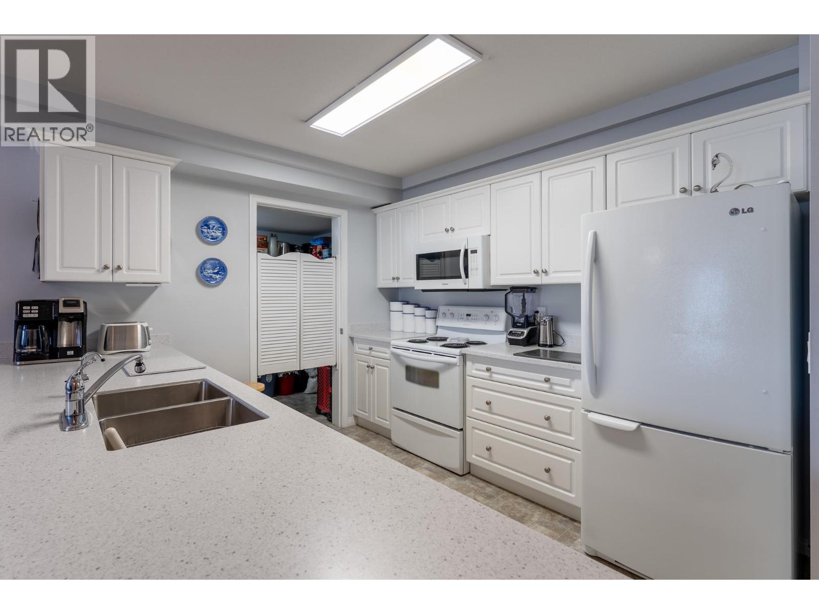203 710 Rutland Road North, Kelowna