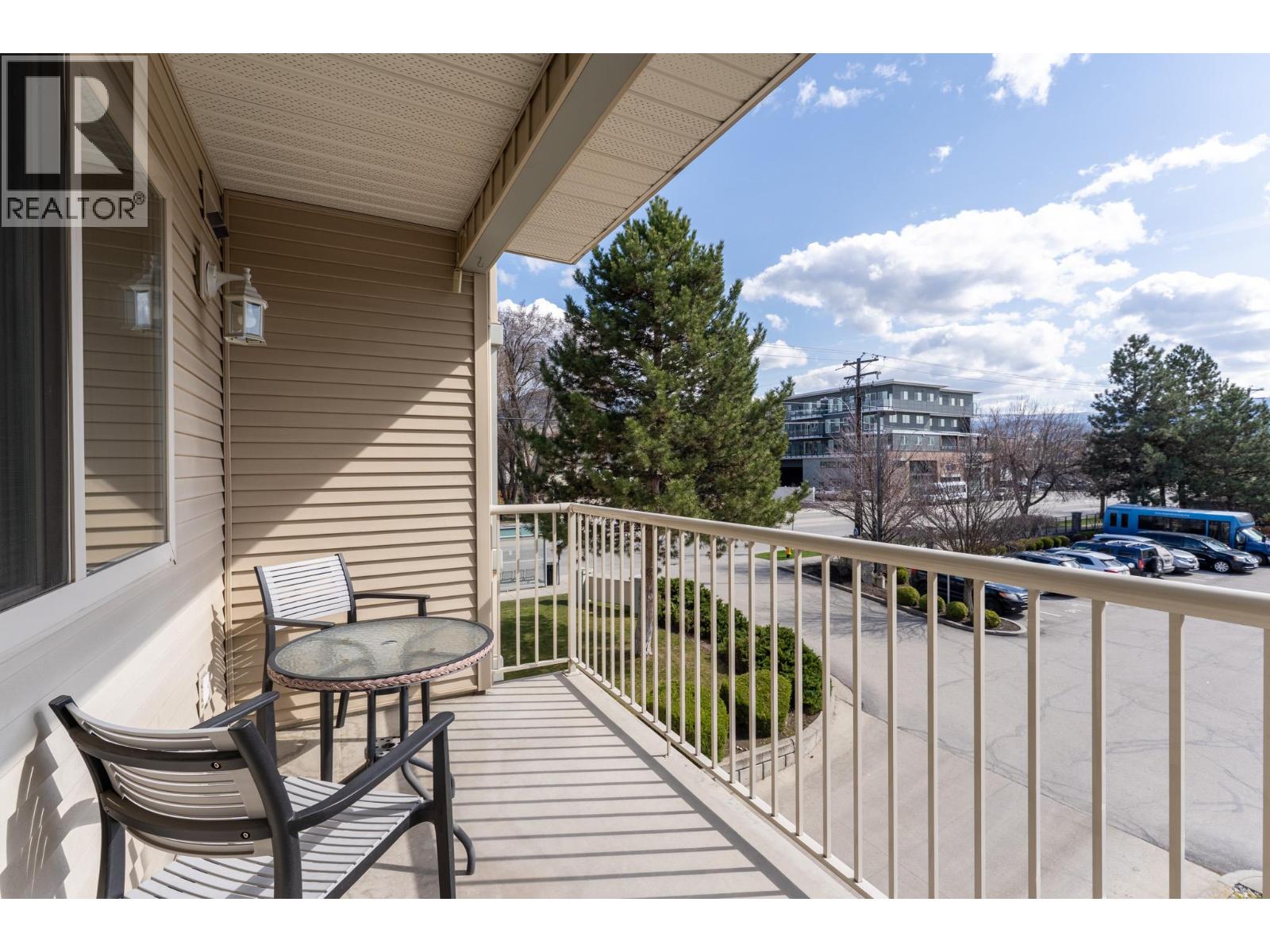 203 710 Rutland Road North, Kelowna