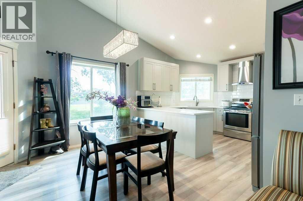 Photo 7 of 138 Hampstead Circle Nw, Calgary AB
