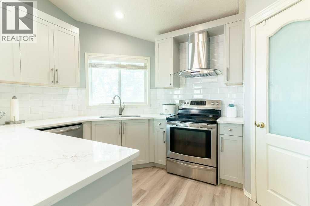 Photo 2 of 138 Hampstead Circle Nw, Calgary AB