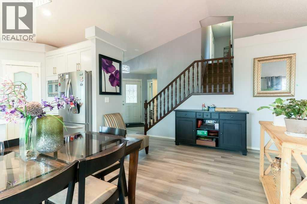 Photo 10 of 138 Hampstead Circle Nw, Calgary AB